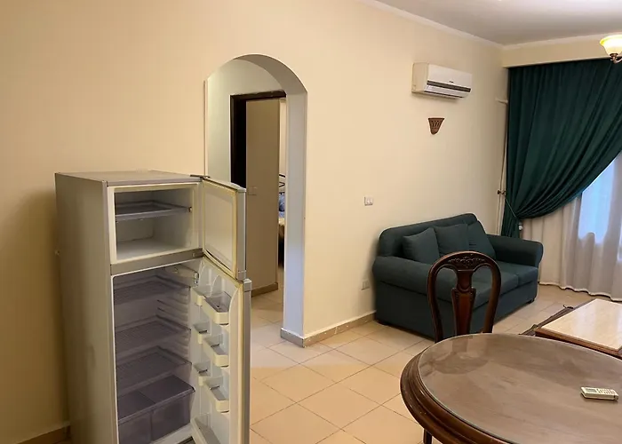 Cozy Apartment, On Sheraton Road Near Metro Market Apartment *