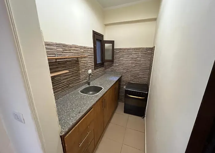 Cozy Apartment, On Sheraton Road Near Metro Market Apartment