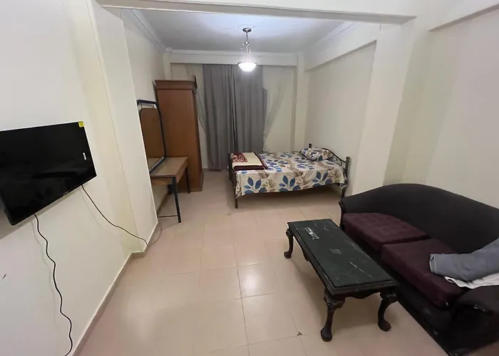 Cozy Apartment, On Sheraton Road Near Metro Market * Hurghada